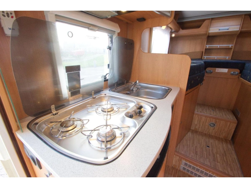 Dethleffs Globebus T 004 halfintegraal camper  foto: 12