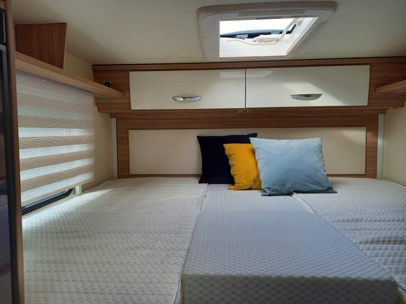 Bürstner Limited T 690 G - luxe - zwarte voorkant  foto: 13