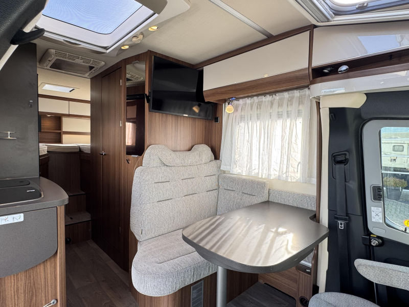 Hymer ML-T 580 - B&eacute;quilles hydrauliques - photo : 3