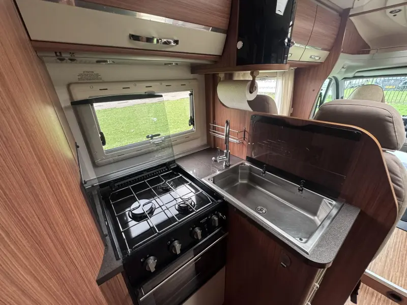 Adria Coral S 690 SC Queens-bed  foto: 12