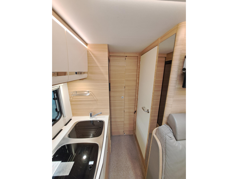 Dethleffs Globebus T 6 Sch&ouml;n kompakt + Kleiderschrank Foto: 7
