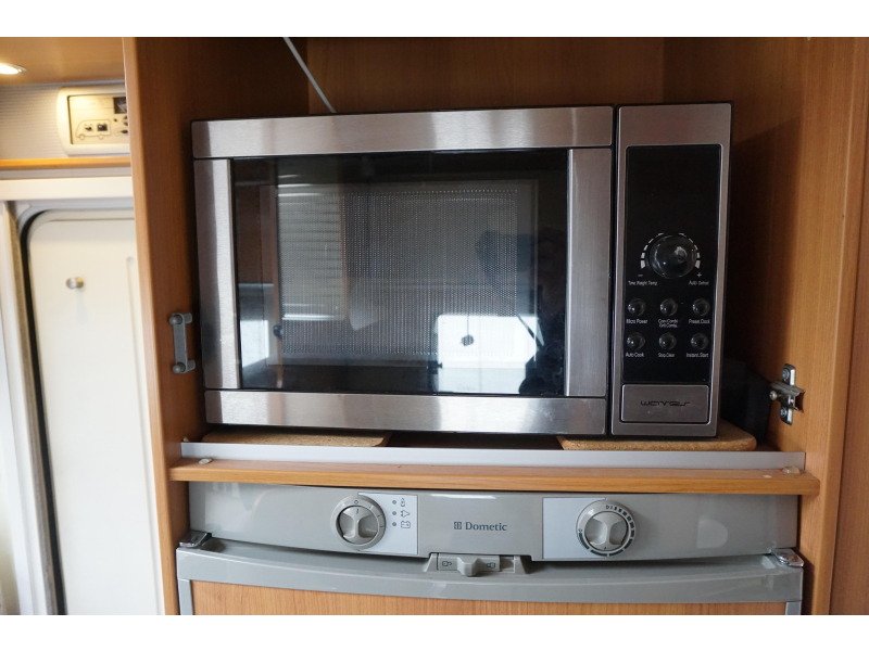 B&uuml;rstner Nexxo 660 Aire acondicionado de techo, horno. foto: 13