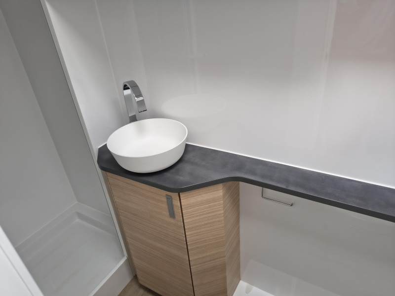 Hobby Optima De Luxe 70 F -Automatique-salle de bain arri&egrave;re photo : 18