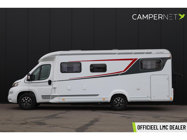 LMC Tourer T730G 165pk | Lengtebedden | Thule Luifel | Thule Fietsendrager| Gescheiden douche | Zenec multimediasysteem | foto: 2