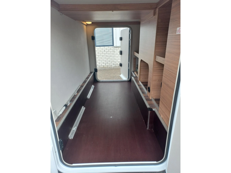 Weinsberg CaraCompact MB 640 MEG Pepper Smart TV Aut Solar  foto: 22