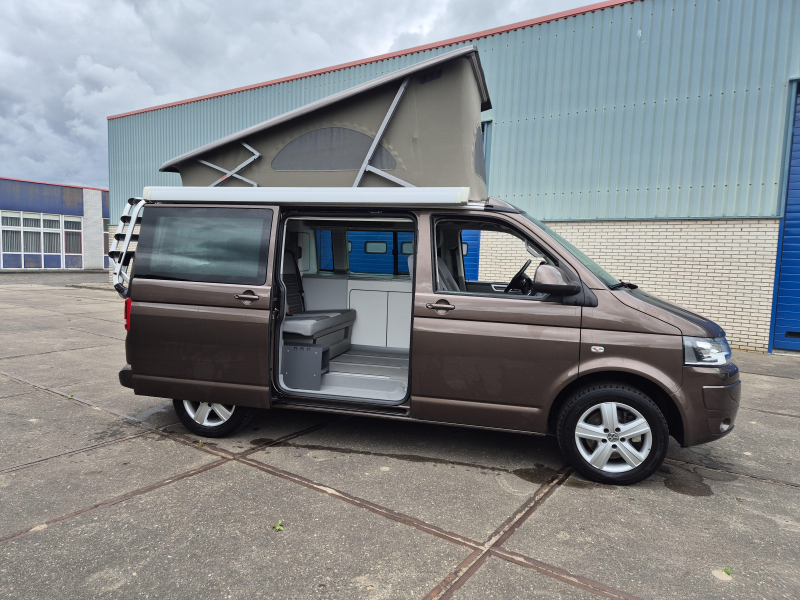 Volkswagen T5 California 180 DSG Foto: 2