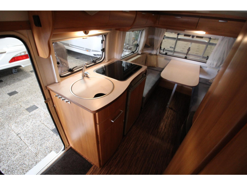Eriba Touring Triton 430 GT Techo elevable, Mover, Avance foto: 9