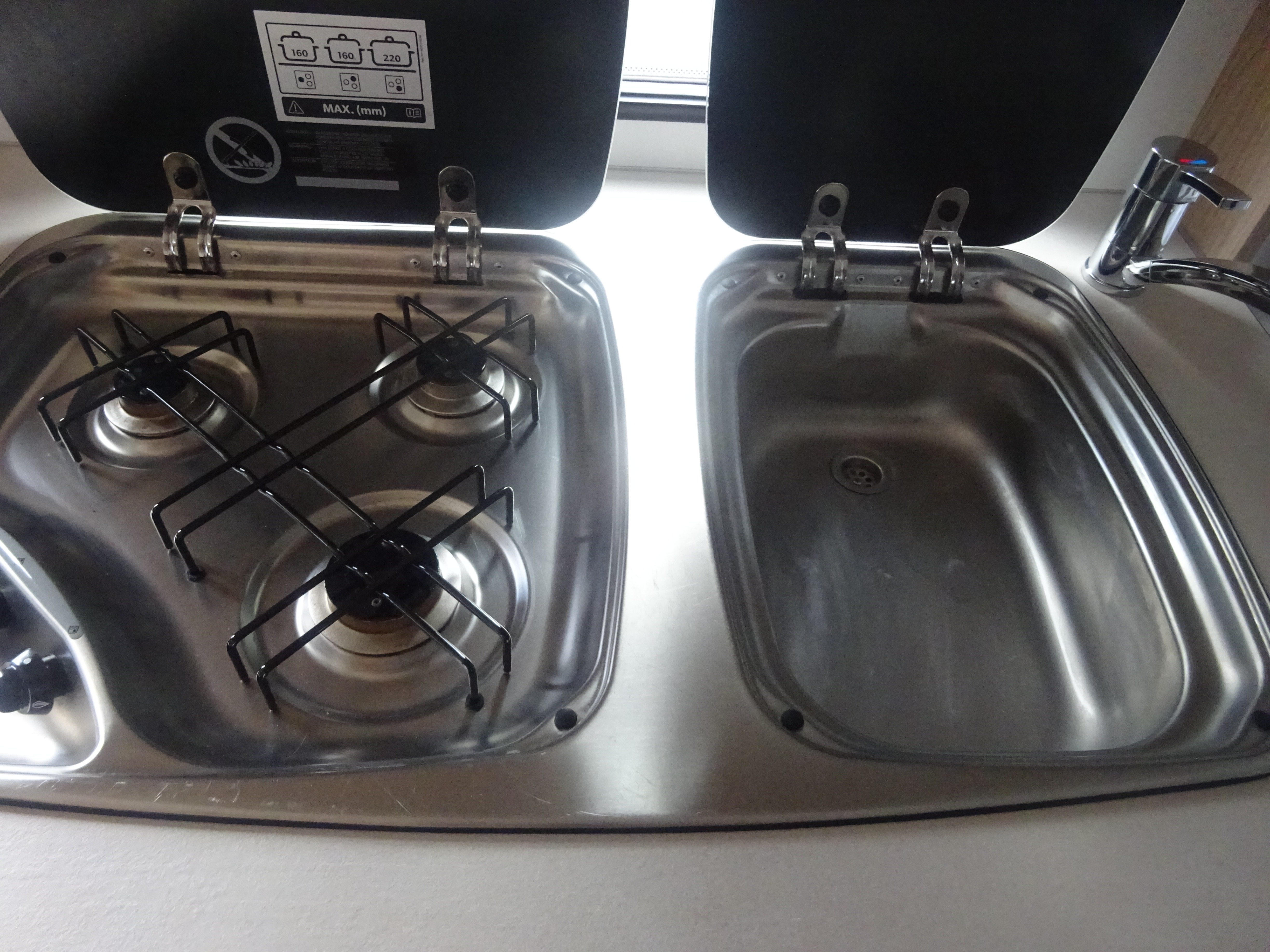 Lmc Sassino 460 LU Enkele Bedden/Vaste Luifel foto: 17