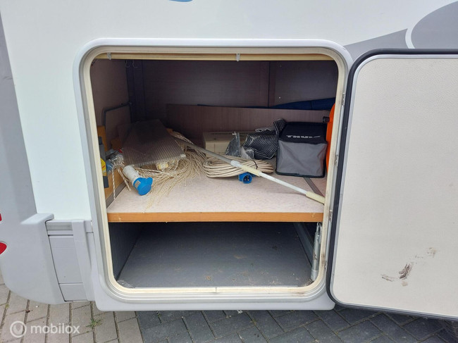 Adria Adria Vision I 677 SP 97dkm! NAP 2x Airco Pull-down bed 2x Solar panel photo: 18