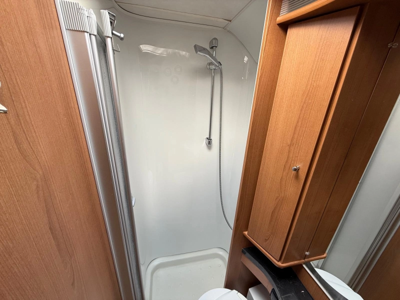LMC Liberty Cruiser II 592 Compact Cama Fija Aire Acondicionado foto: 18
