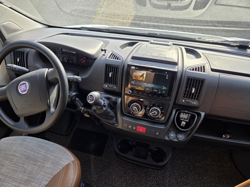 Sunlight T69i 2018 Fiat 150 PS Queensbett Foto: 10