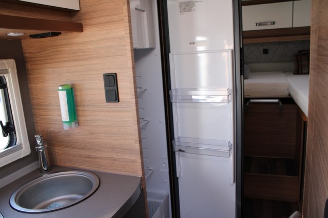 DEMO Weinsberg CaraCompact MB 640 Mercedes 170 pk AUTOMAAT compact < 7 mtr ( 108  foto: 37