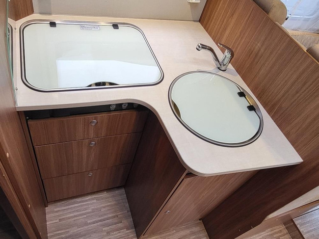 Carado T449 Queensbed + Hefbed foto: 15