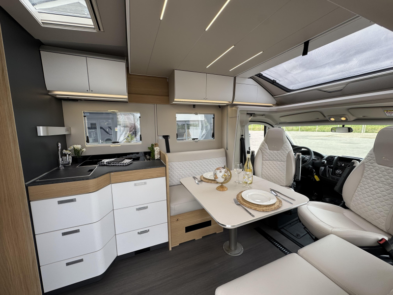 Adria Matrix Plus 670 DL Automaat Omvormer Airco  foto: 14