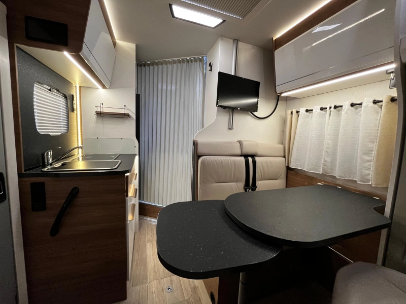 Pilote P 650 GJ Camper, low single beds photo: 5