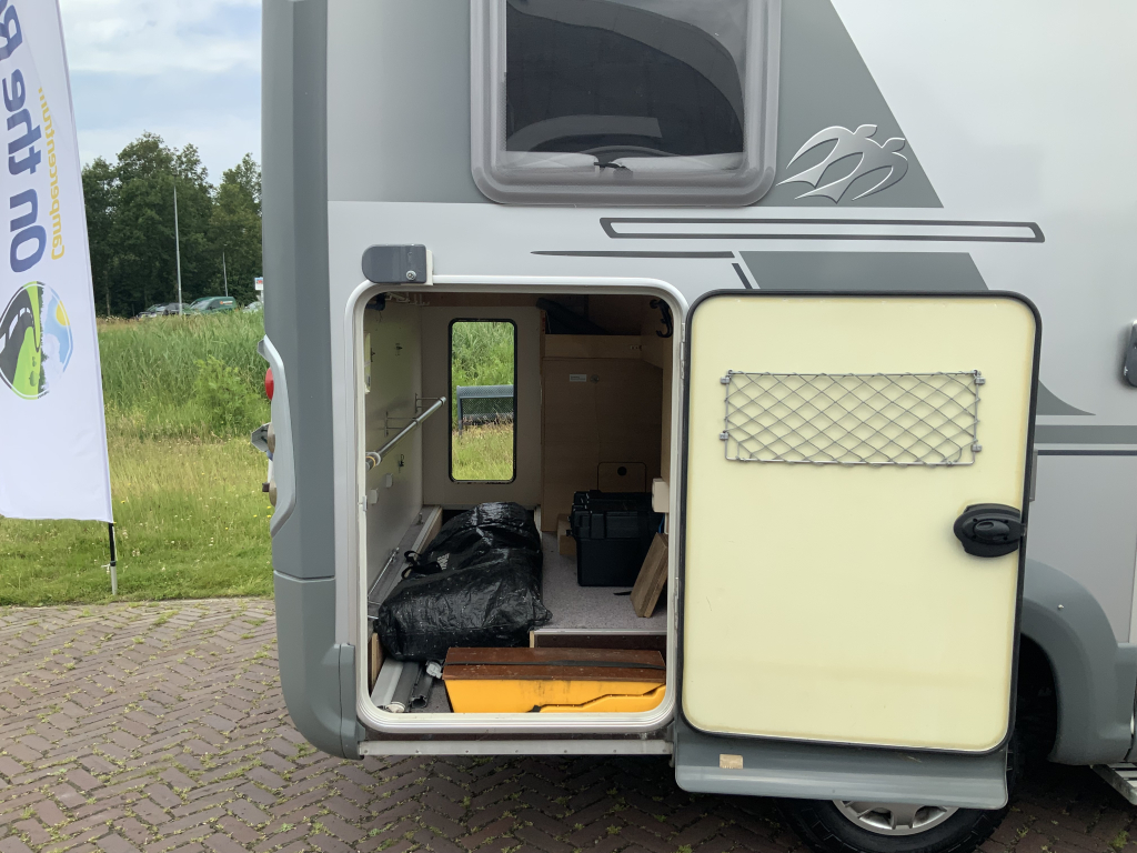Knaus Van Ti 600 ME – Compleet 3 liter 160 PK Half-integraal, vastbed, halve- treinzit, draaistoelen Camper centrum on the road foto: 34