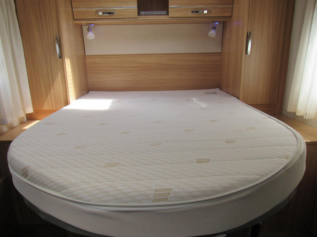 Hymer T598 Semi integraal Queensbed Hefbed bj2018 foto: 13