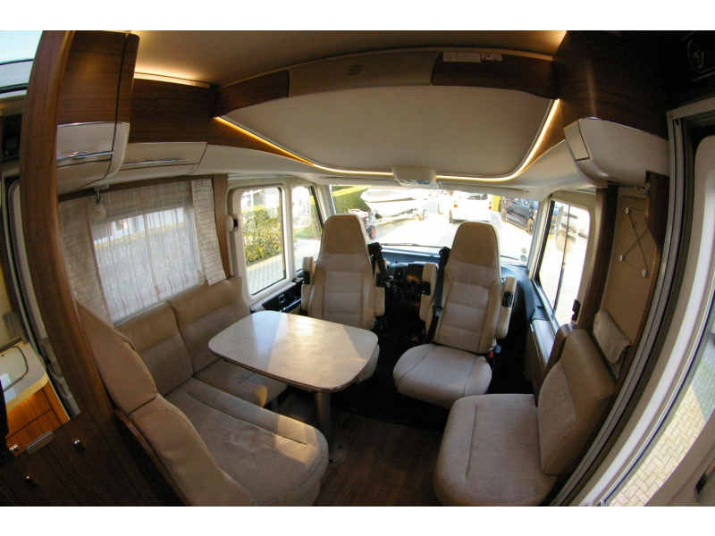 Hymer B 444 DL Hefbed, zeer compact.  foto: 7