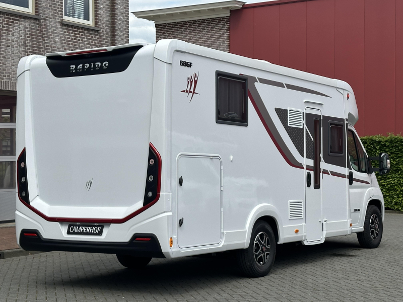 Rapido 686 F Automatic, Face to Face photo: 2
