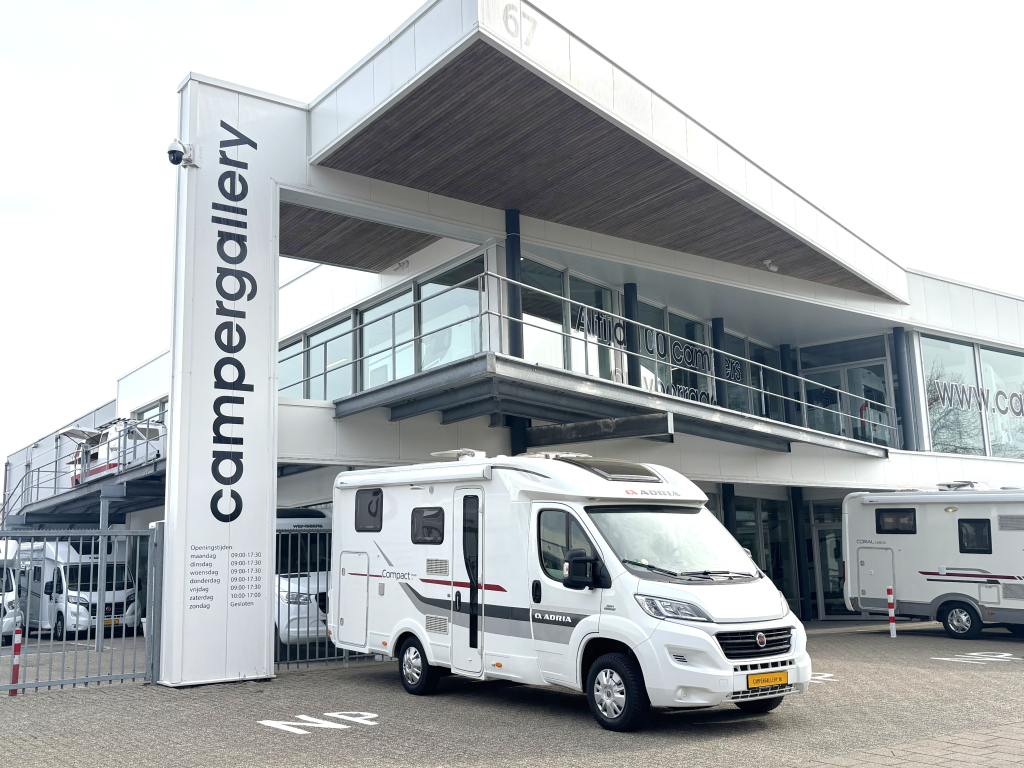 Adria Compact Plus SL ENKELE BEDDEN BIKETRANS LUCHTVERING
