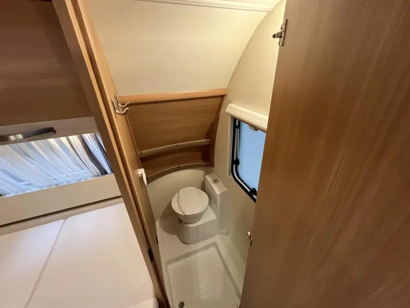 Knaus Sudwind 450 FU mover, luifel  foto: 12