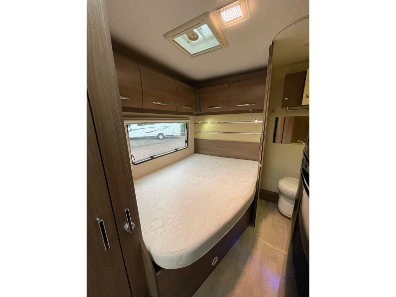 Chausson Flash 625 Cama abatible 52000 km 2015 foto: 15