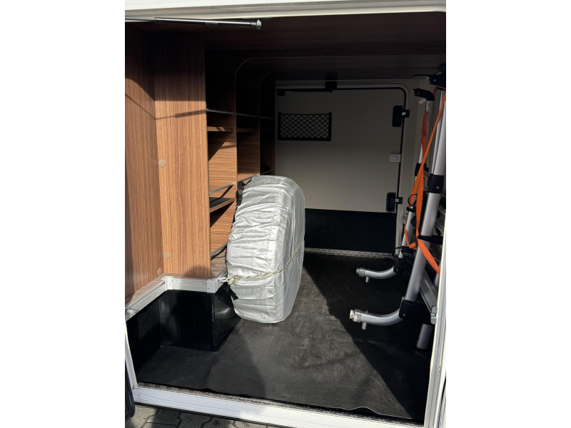 Hymer ML-T 580 - B&eacute;quilles hydrauliques - photo : 17