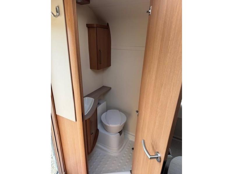 Knaus Sport 400 QD kleine caravan  foto: 12