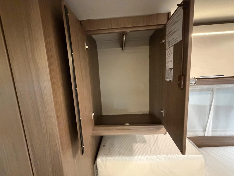 Tabbert Cazadora 460 E camas individuales / dinette foto: 15