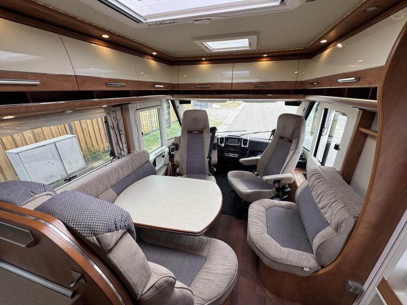 Carthago Chic C-Line II I 4.9 LE no drop-down bed single beds photo: 17