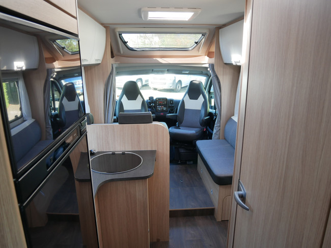 Sunlight T67, 9-Traps automaat, Lengtebedden, XXL Garage foto: 19