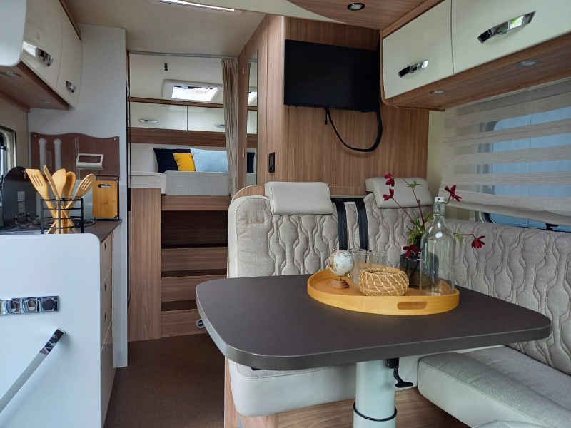 Bürstner Limited T 690 G - luxe - zwarte voorkant  foto: 1