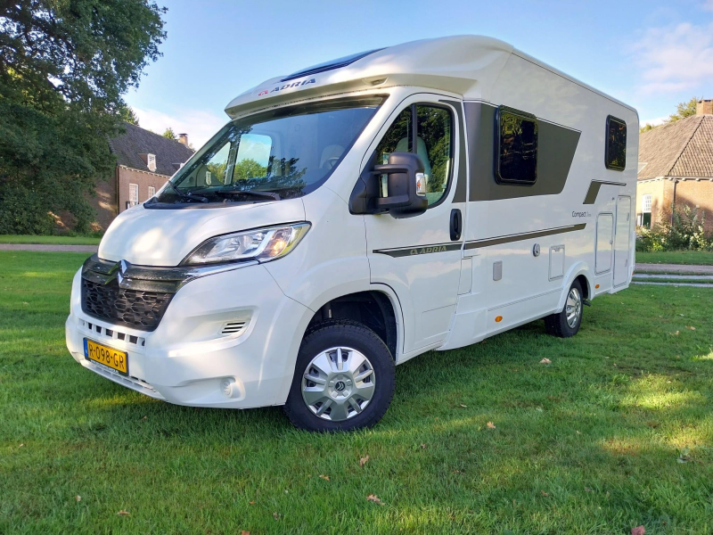 &iexcl;Adria Compact SL longitud 660 con solar! foto: 15