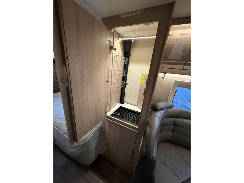 Kabe Royal 780 TDL Frontk&uuml;che - Komplett Foto: 18