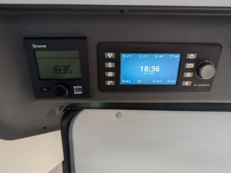 Adria Twin Axess 640 SL Lengtebedden buscamper  foto: 12