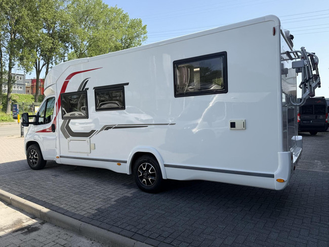 Challenger 398 XLB Queensbed Hefbed Zonnepaneel Luifel Bearlock photo: 6