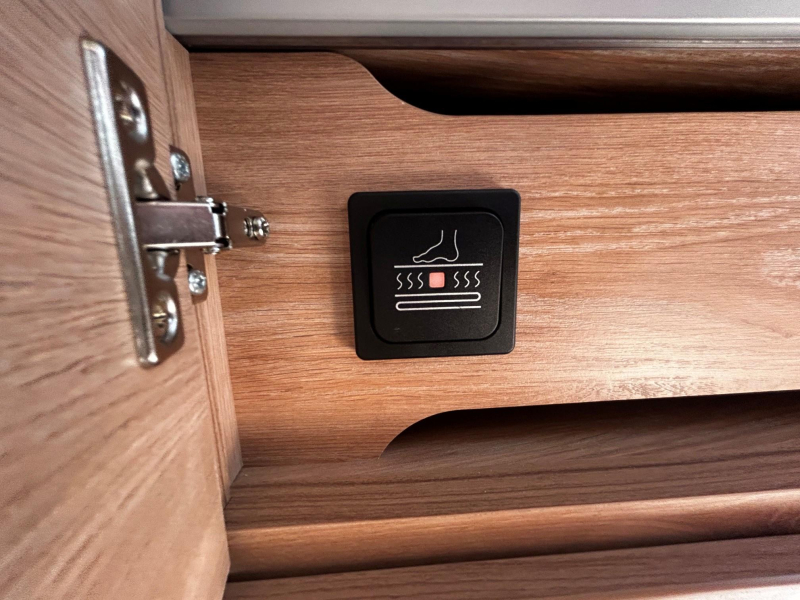 Knaus Sudwind Black Selection 450 FU Paquete de Ventaja Temporal foto: 14