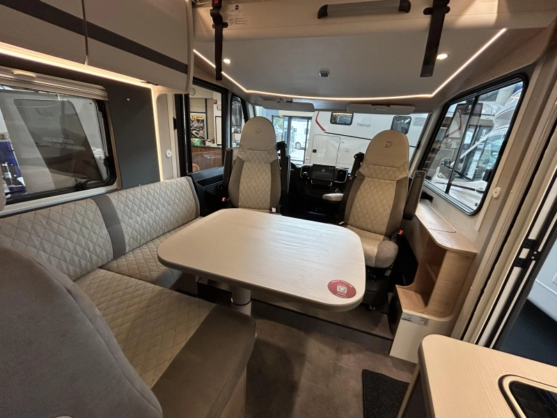 Dethleffs Globebus I 6 Compact Integrated Camper photo: 8