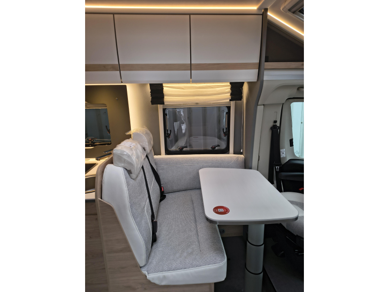 Dethleffs Just Camp T 6812 EB Active - automaat  foto: 5