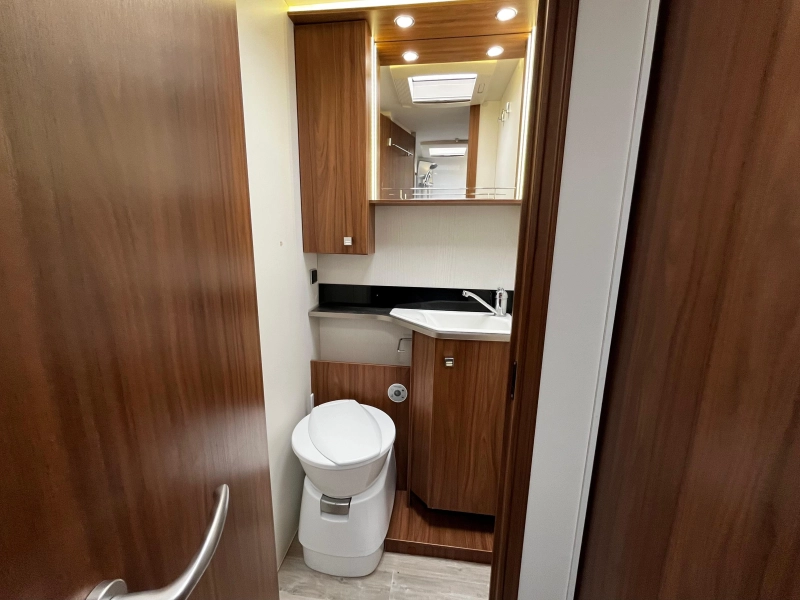 Pilote P 706 GJ Camper, 4 person photo: 9