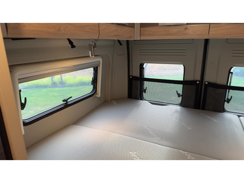 Dethleffs Globetrail Advantage 600 DR dwarsbed hefdak bovenbed  foto: 16
