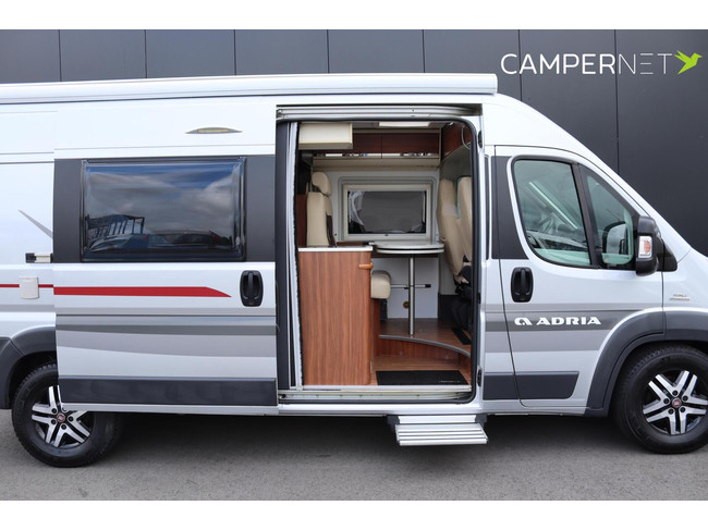 Adria TWIN 600 SPT Multijet 150pk | Omvormer | Luifel | Trekhaak | Bearlock | Fietsendrager | Dwarsbed | LED TV | Parkeersensoren acht