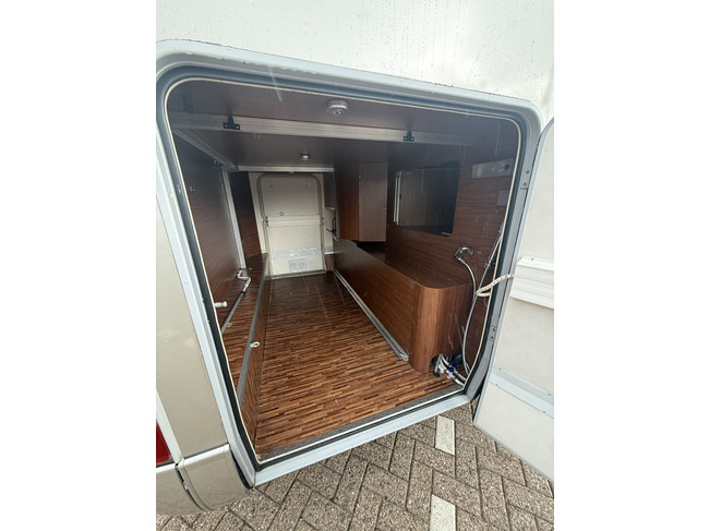 Hymer S 790 150 PS sehr luxuri&ouml;se Ausf&uuml;hrung franz&ouml;sisches Bett + Hubbett XXL K&uuml;hlschrank Backofen Markise Leder Klimaanlage Kamera TV elektr. Satelliten-TV gro&szlig;e Garage Foto: 8