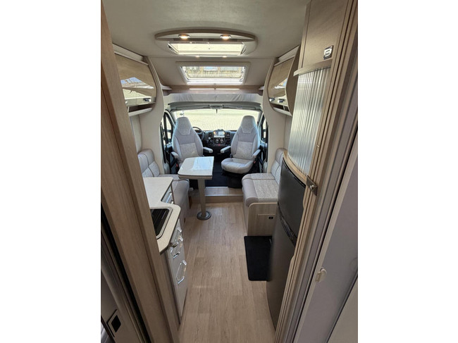RAPIDO 686 F Euro6 Queensbed 2X Airco Zonnepaneel Luifel Fietsenrek foto: 23