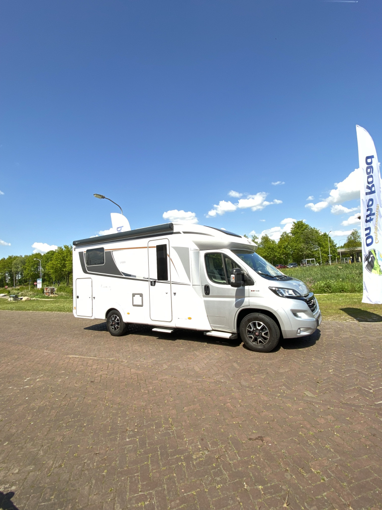 Bürstner AUTOMAAT Lyseo Harmony Line 690 G Half-integraal, Motor-airco, Enkele-bedden, Hefbed, Garage, Halve-treinzit, Draaistoelen, Bj. 2021 Marum  foto: 4