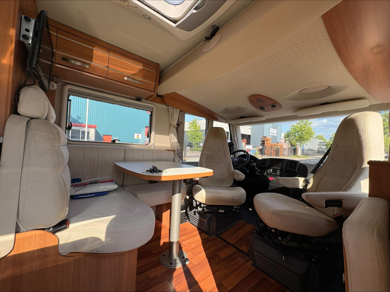 Hymer Exis-i 678 zeer compleet  foto: 3