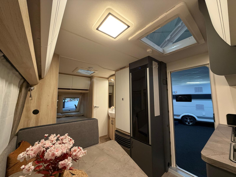 Hobby De Luxe 400 SFE foto: 4