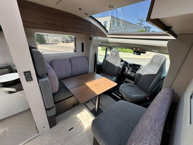 Bürstner Signature SFT 7.0 CAMPER VAN HET JAAR!  foto: 1