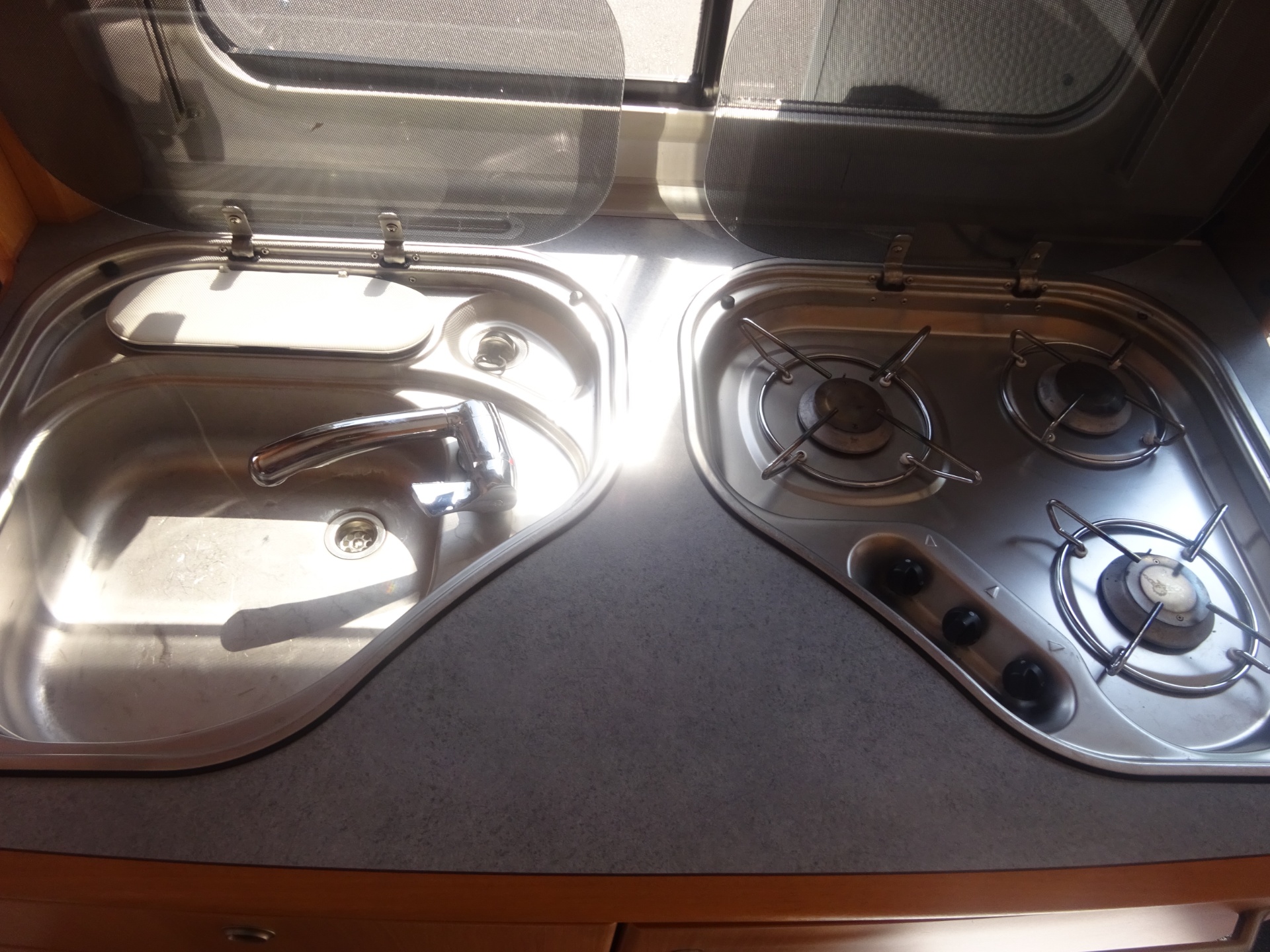 Tec Travelking 450 Met Vast Bed Mover en Airco foto: 20