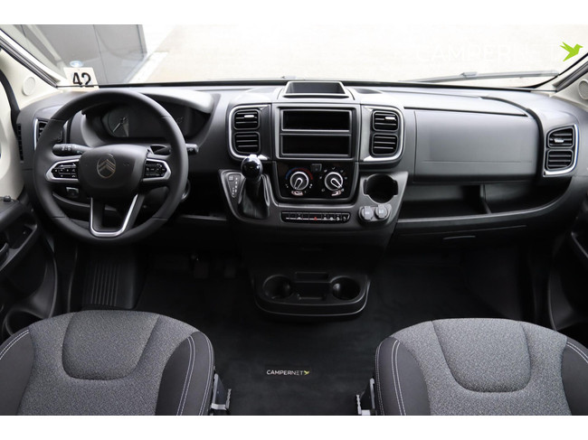 LMC Innovan 640 Pure 140cv Autom&aacute;tico | Toldo Thule | Camas individuales | Sensores de aparcamiento | Llantas de aleaci&oacute;n | Mucho espacio de almacenamiento | LED foto: 21